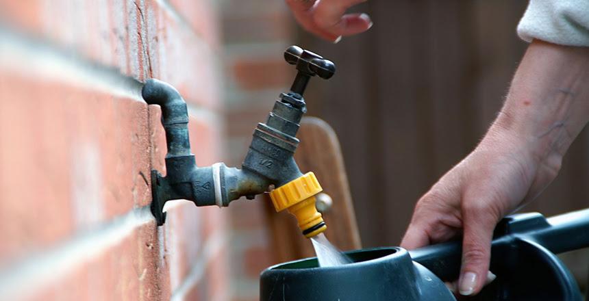 Cesama realiza interligação na Avenida Paracatu e abastecimento local fica comprometido