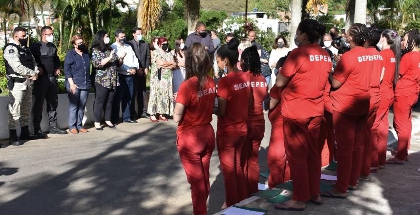 Em inauguração de Árvore de Natal na Penitenciária, PJF firma parceria para promover inclusão social
