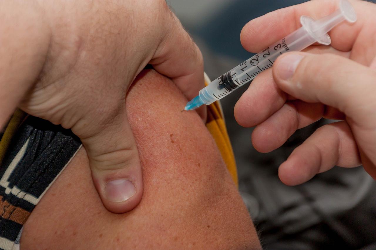 Estado intensifica campanha para reforço da vacinação contra covid-19 e destaca perigo da ômicron