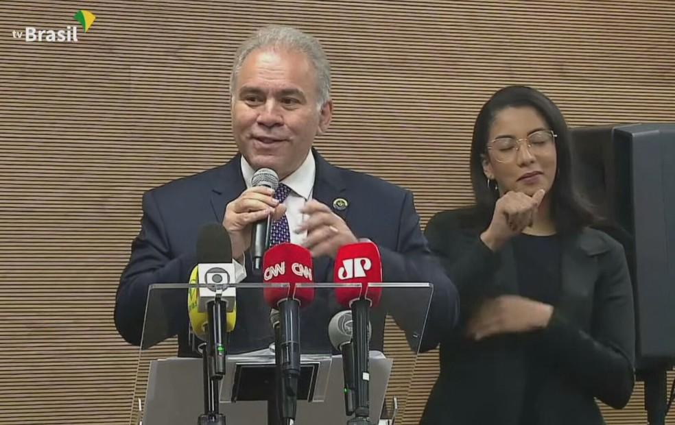 Governo rejeita 'passaporte da vacina' e vai exigir quarentena de 5 dias para viajantes não vacinados