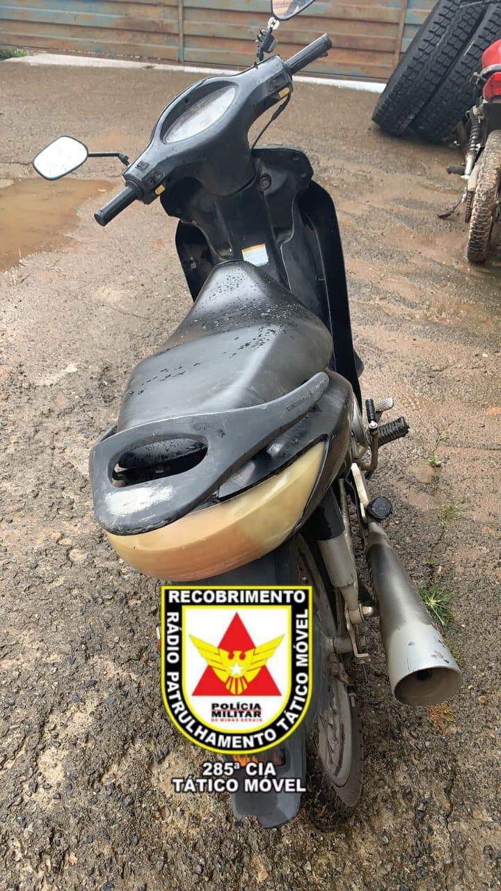 Motocicleta furtada é encontrada no Centro de Ubá