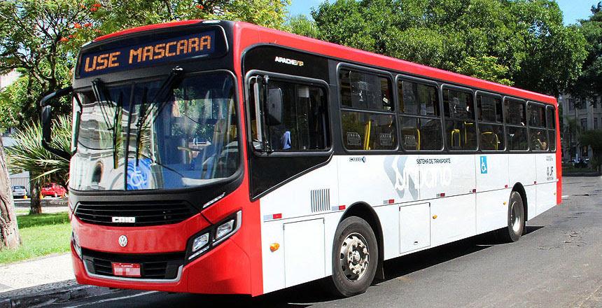 Ônibus circulam com horário de sábado no dia 31