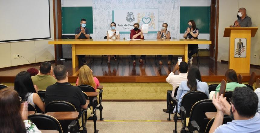 Prefeita dá posse ao Conselho Municipal de Proteção dos Animais