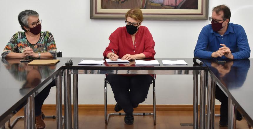 Prefeita lança editais de concurso público da educação com 630 vagas