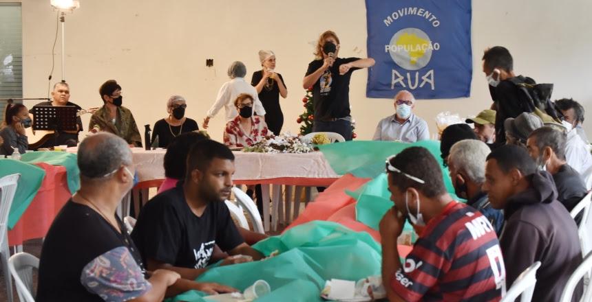 Prefeita recebe pessoas em situação de rua e catadores de materiais recicláveis para café da manhã