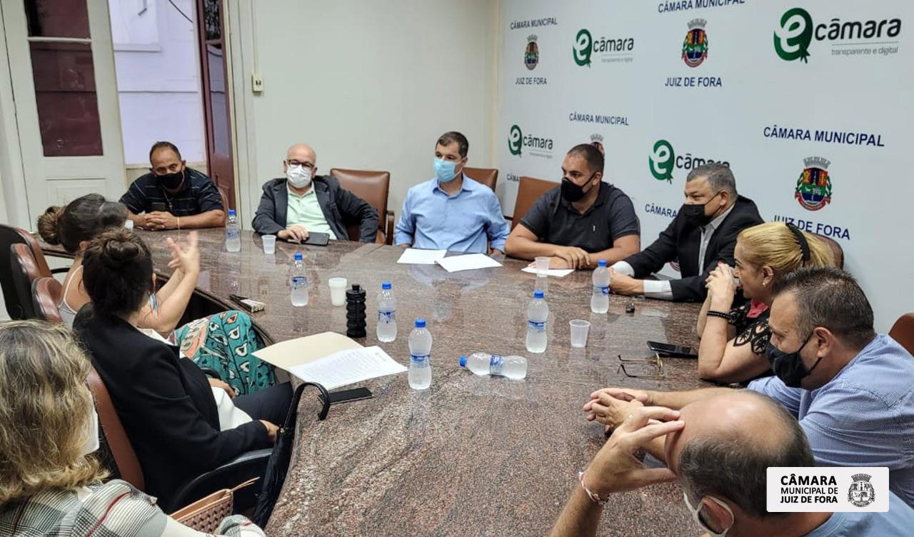 Reunião esclarece dúvidas sobre Mensagens do Executivo