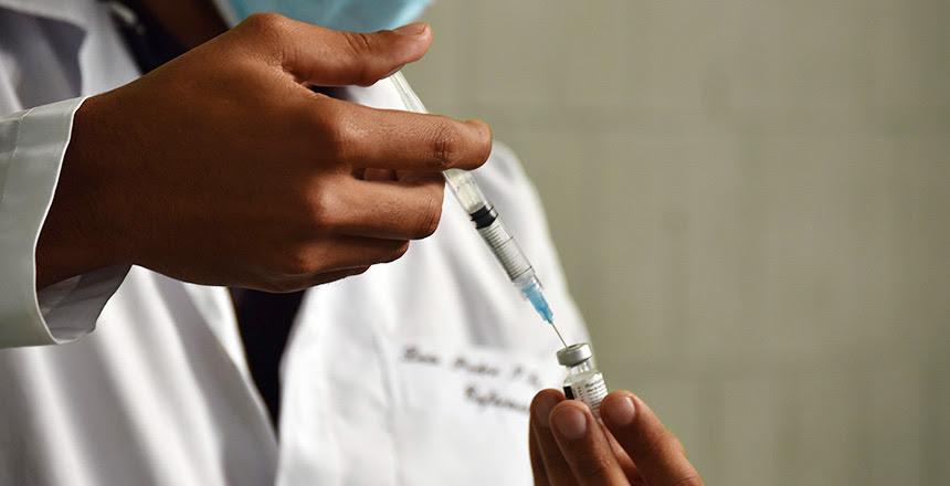 Vacinação contra a Covid-19 acontece em 47 locais na segunda-feira, 6