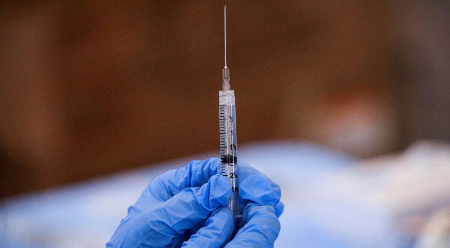 Vacinas e Ômicron: o que os laboratórios disseram sobre eficácia contra variante