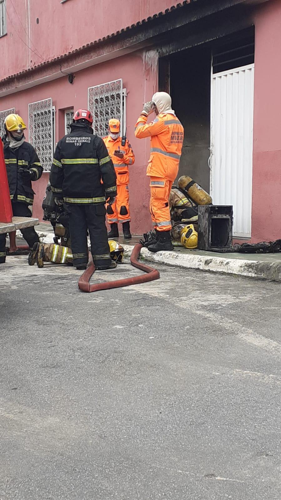 Cômodo de residência pega fogo em Conselheiro Lafaiete