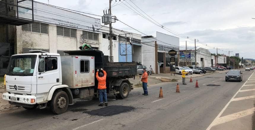 Empav realiza operação tapa-buracos na Avenida JK e no bairro Benfica