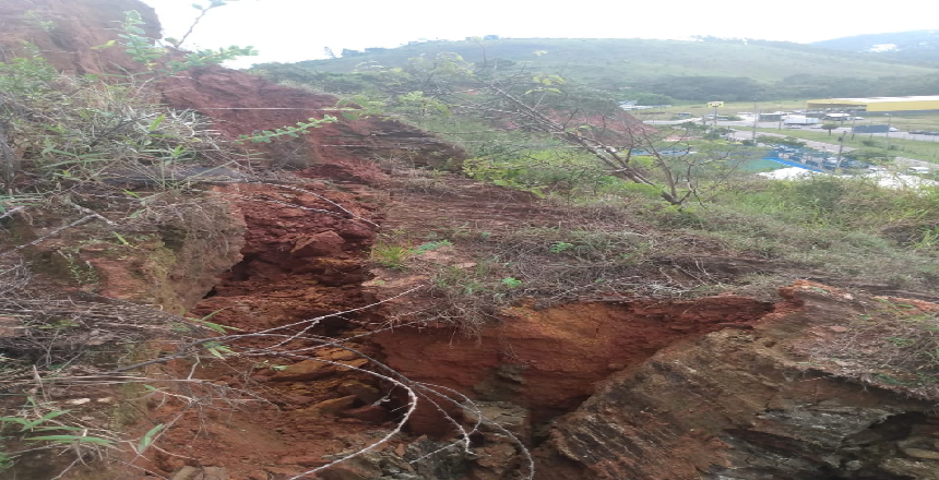 Fiscalização notifica proprietários a realizarem obras emergenciais nos terrenos da Av. Deusdedith Salgado