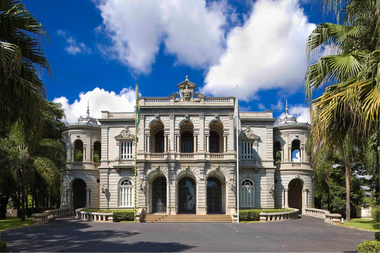 Governo de Minas honra compromissos e ajuda os municípios a começarem 2022 no azul