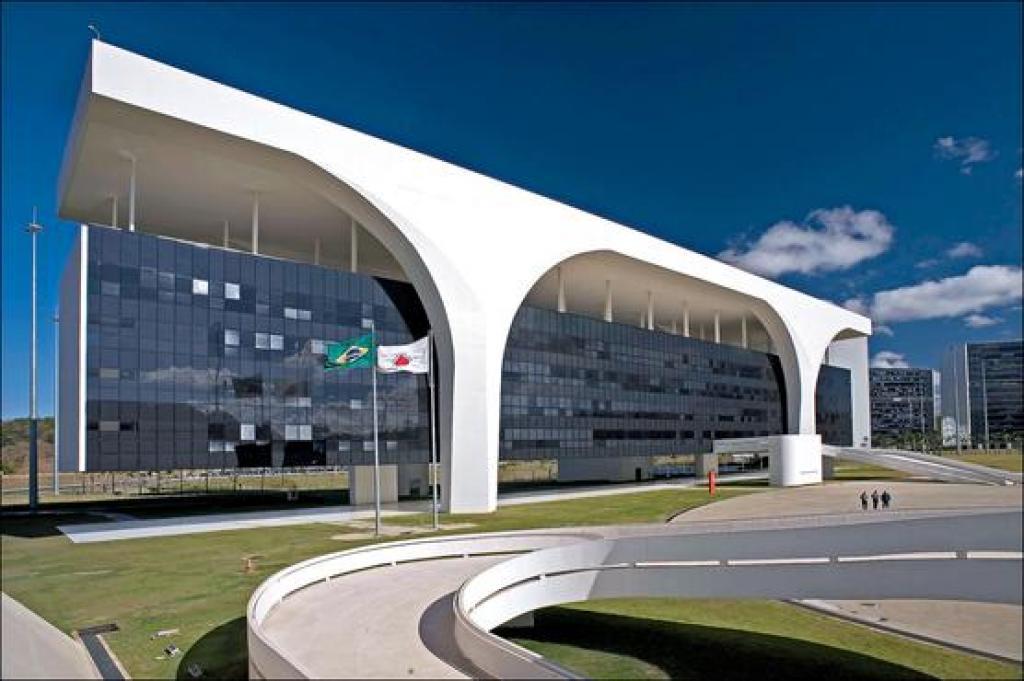 Governo de Minas investiu, em 2021, os maiores valores já pagos pelo Estado em Saúde e Educação