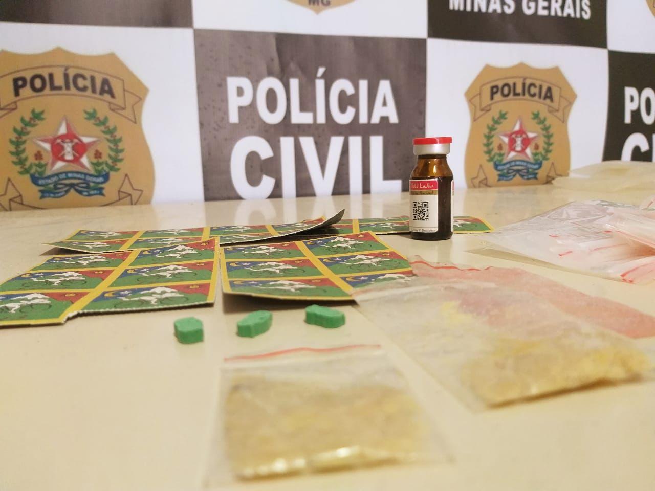Homem é encontrado com mais de 630 pontos de LSD e é preso por tráfico de drogas em Juiz de Fora
