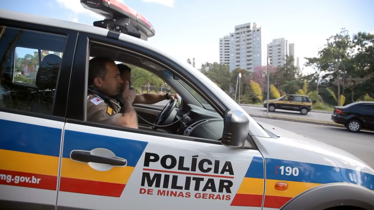 Homem é preso após roubar celular em ponto de ônibus no Centro