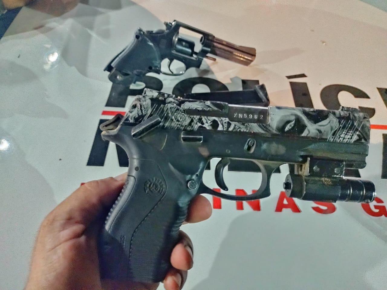 Homem é preso e menor apreendida por tráfico de drogas em Visconde do Rio Branco