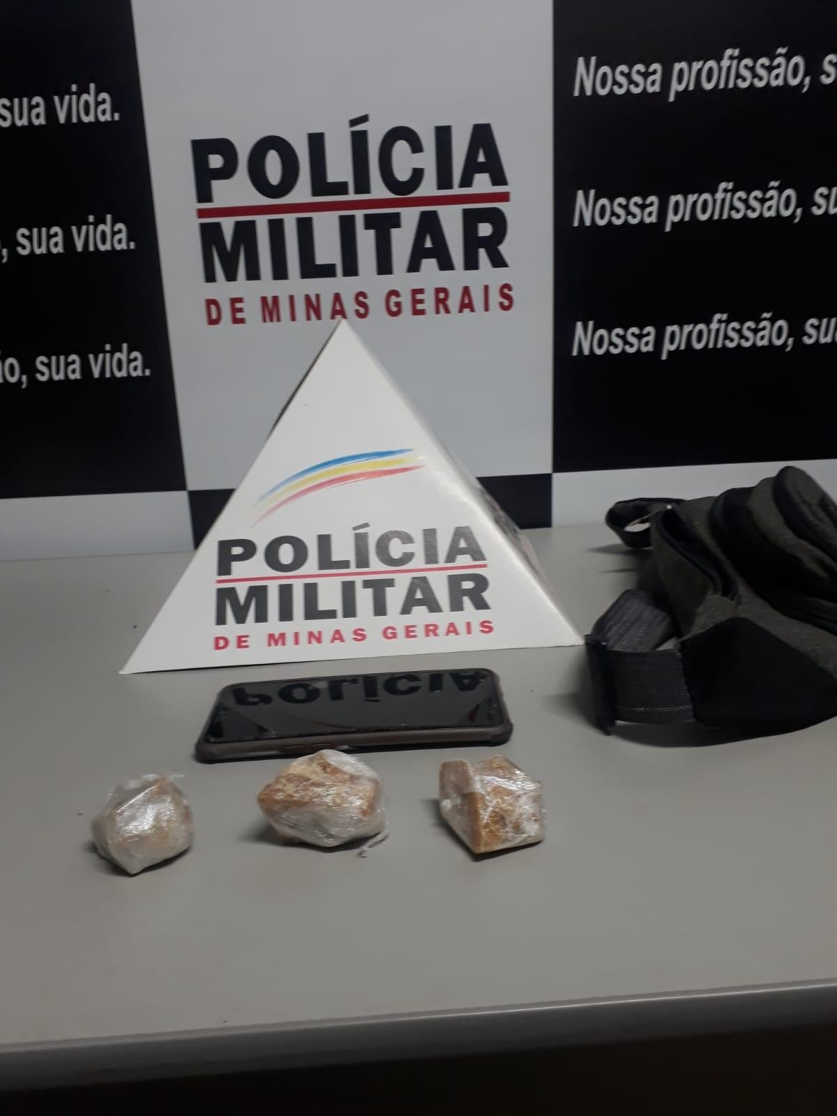 Homem é preso por tráfico de drogas em Cataguases