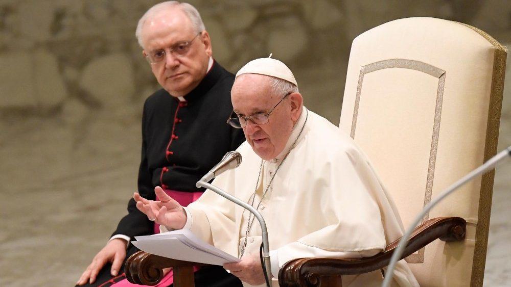 Papa Francisco envia mensagem de pesar pela morte da mãe de Bolsonaro