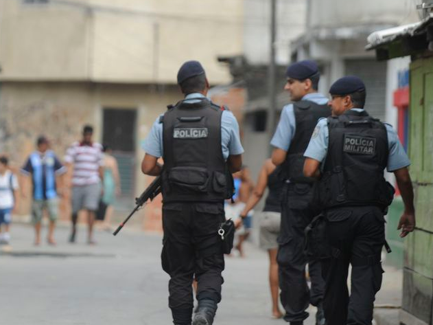 PM apreende menor infrator, drogas e arma de fogo durante Operação no bairro Esplanada