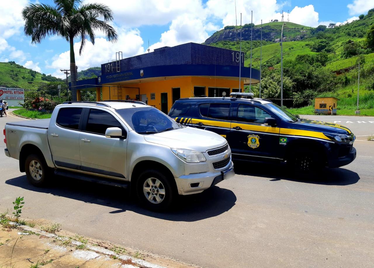 PRF faz recuperação de veículo roubado e clonado em Leopoldina