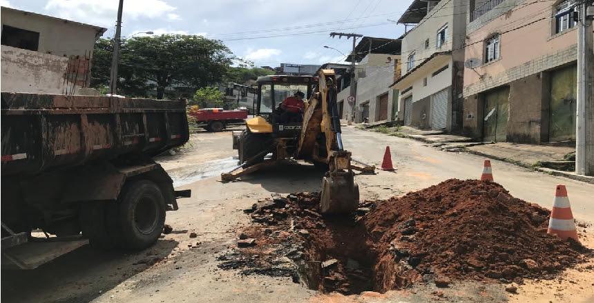 Remodelação da rede de esgoto da Rua Professora Amélia Glanzmann está em fase final de execução
