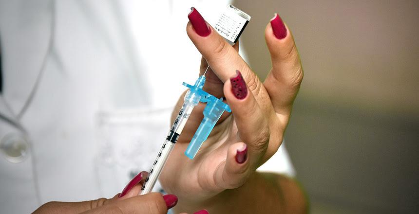 Vacinação de adultos contra a Covid-19 continua nesta terça-feira, 1º