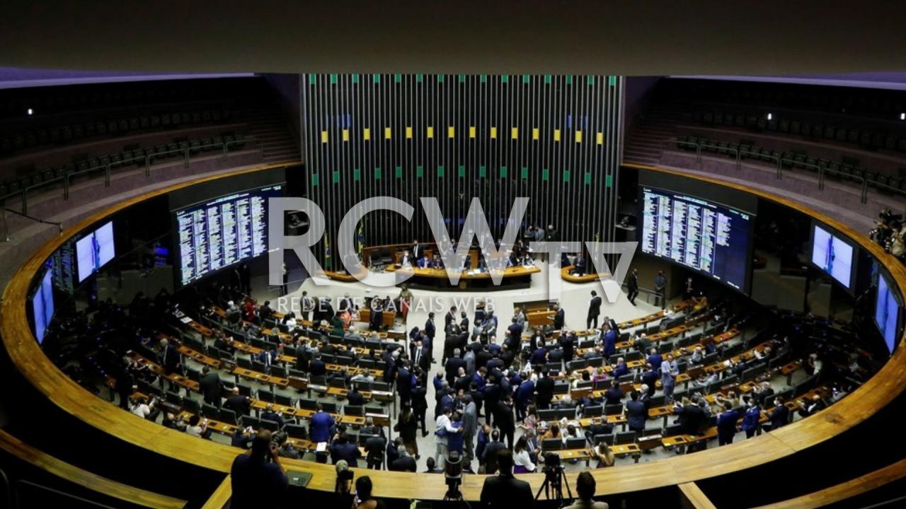 Câmara aprova PEC que eleva para 70 anos idade limite para nomeação a tribunais superiores