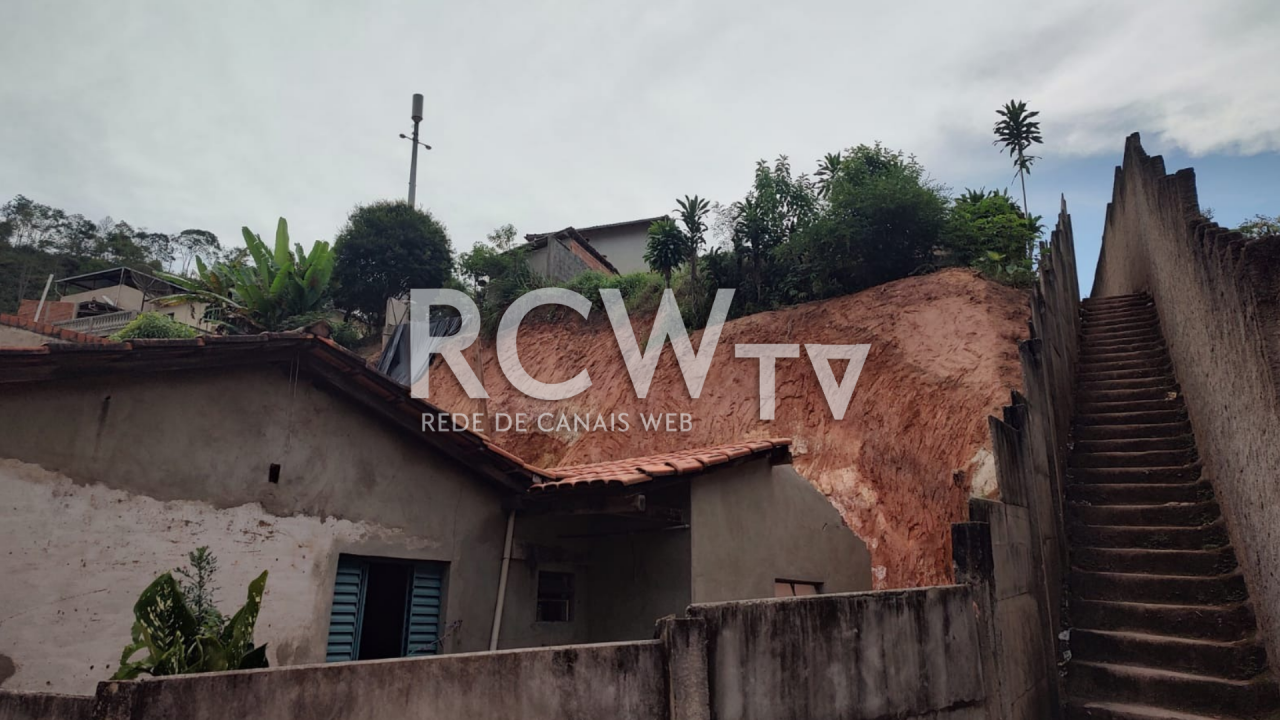 Corpo de Bombeiros realiza ação preventiva em área afetada por deslizamentos no bairro Nossa Senhora das Graças