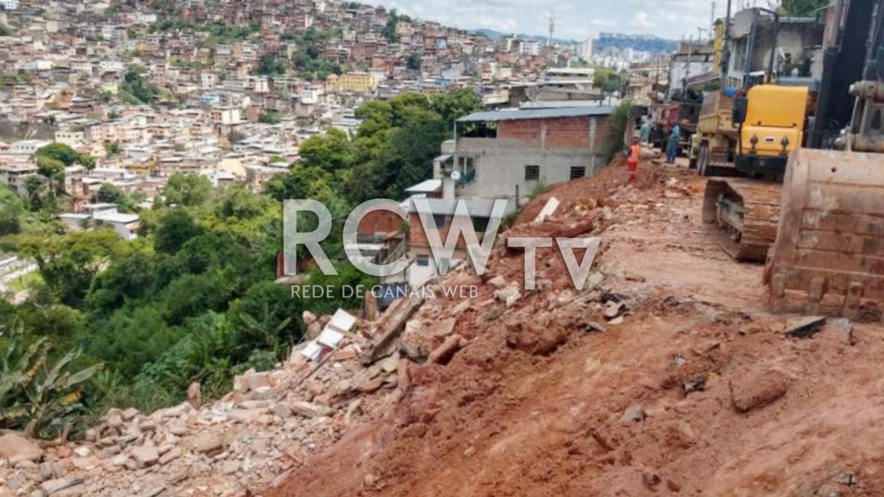 Demolição de imóveis que estavam em risco na rua Rosa Sffeir é concluída