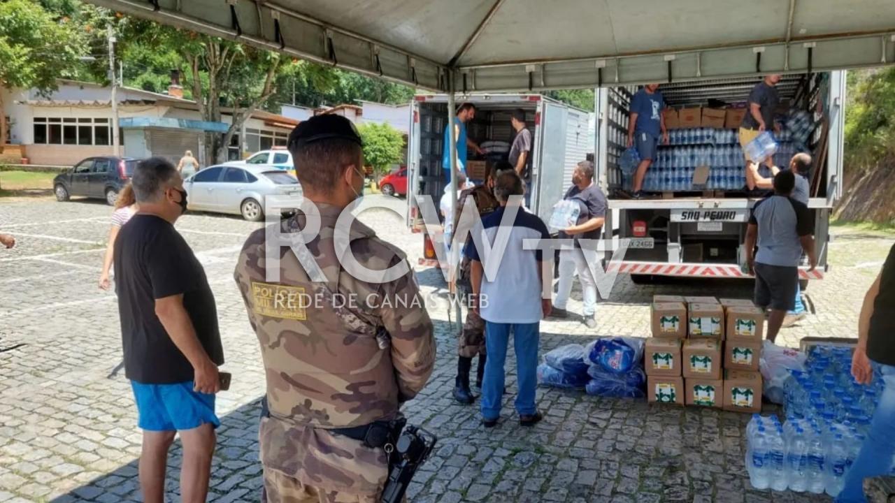 Polícia Militar entrega 1ª remessa de doações a Petrópolis