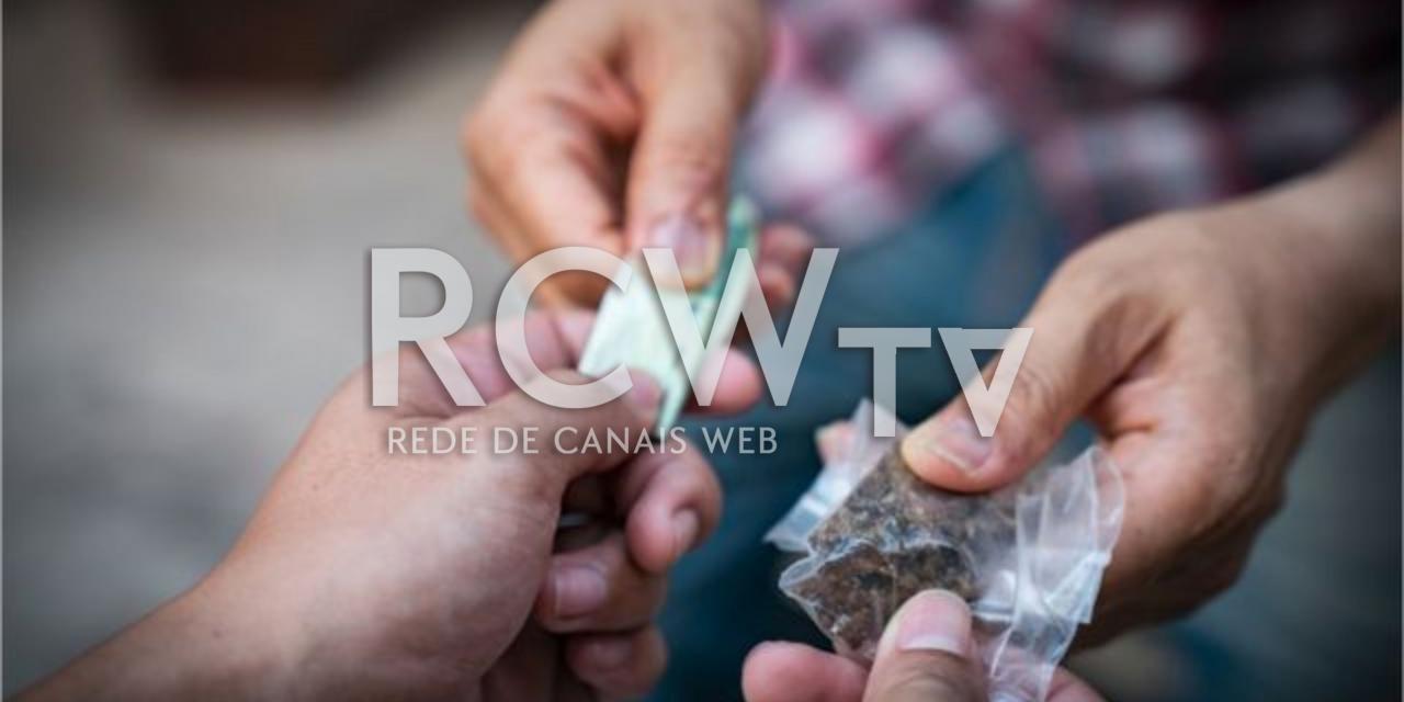 Polícia Militar prende indivíduos por tráfico ilícito de drogas no Bairro São Domingos em Ubá