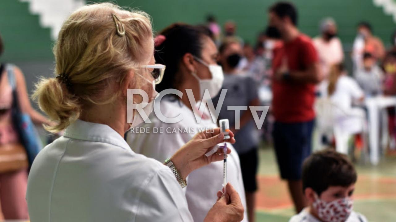 Vacinação contra Covid-19 prossegue nesta quinta-feira, 17