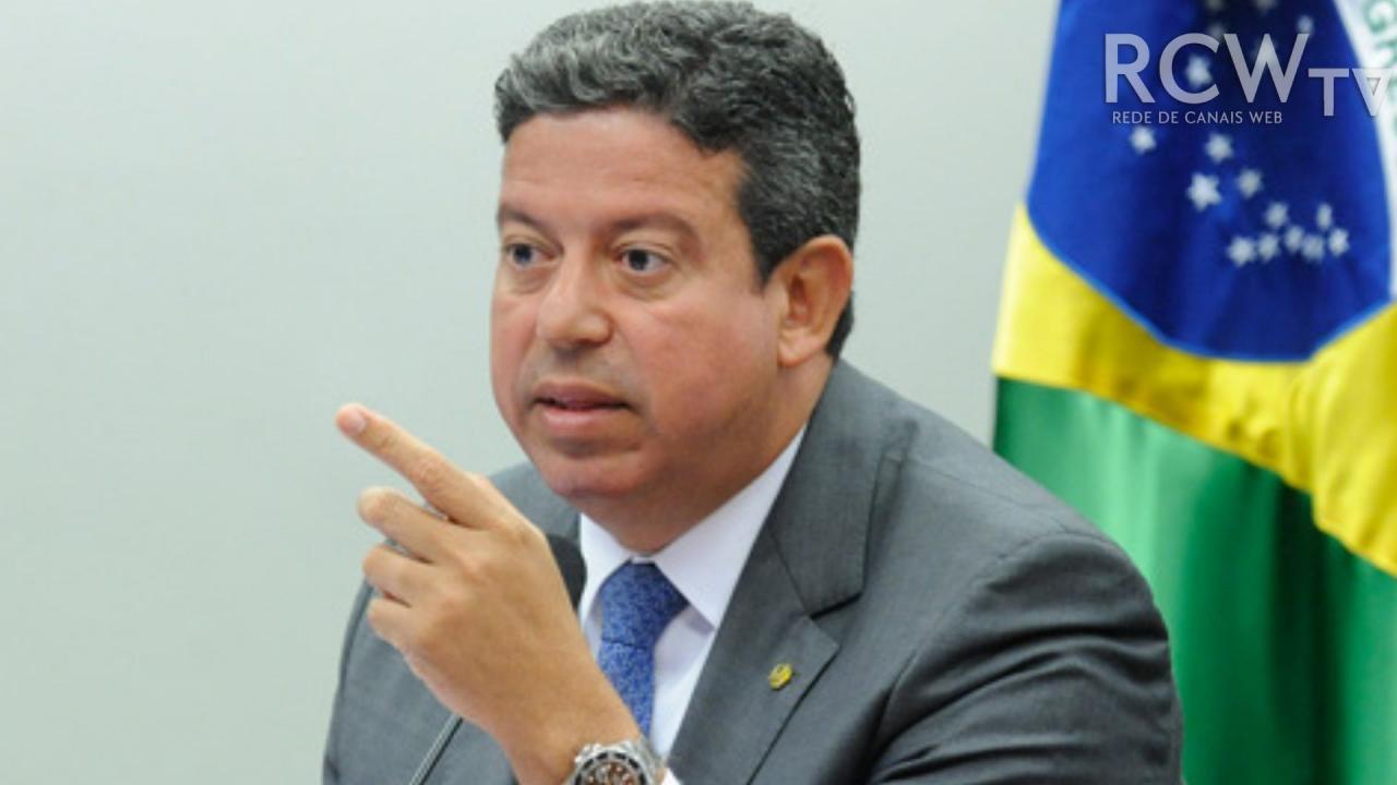 Arthur Lira revoga obrigatoriedade do uso de máscara na Câmara