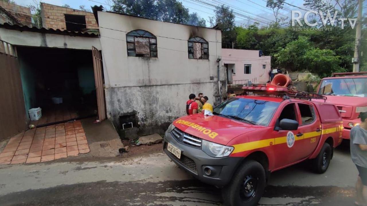Bombeiros de Congonhas atendem ocorrência de incêndio criminoso em uma residência com 13 moradores