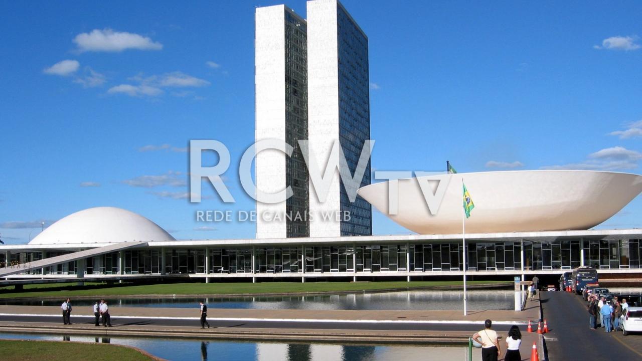 Congresso se ilumina de lilás pelo Dia Internacional da Mulher
