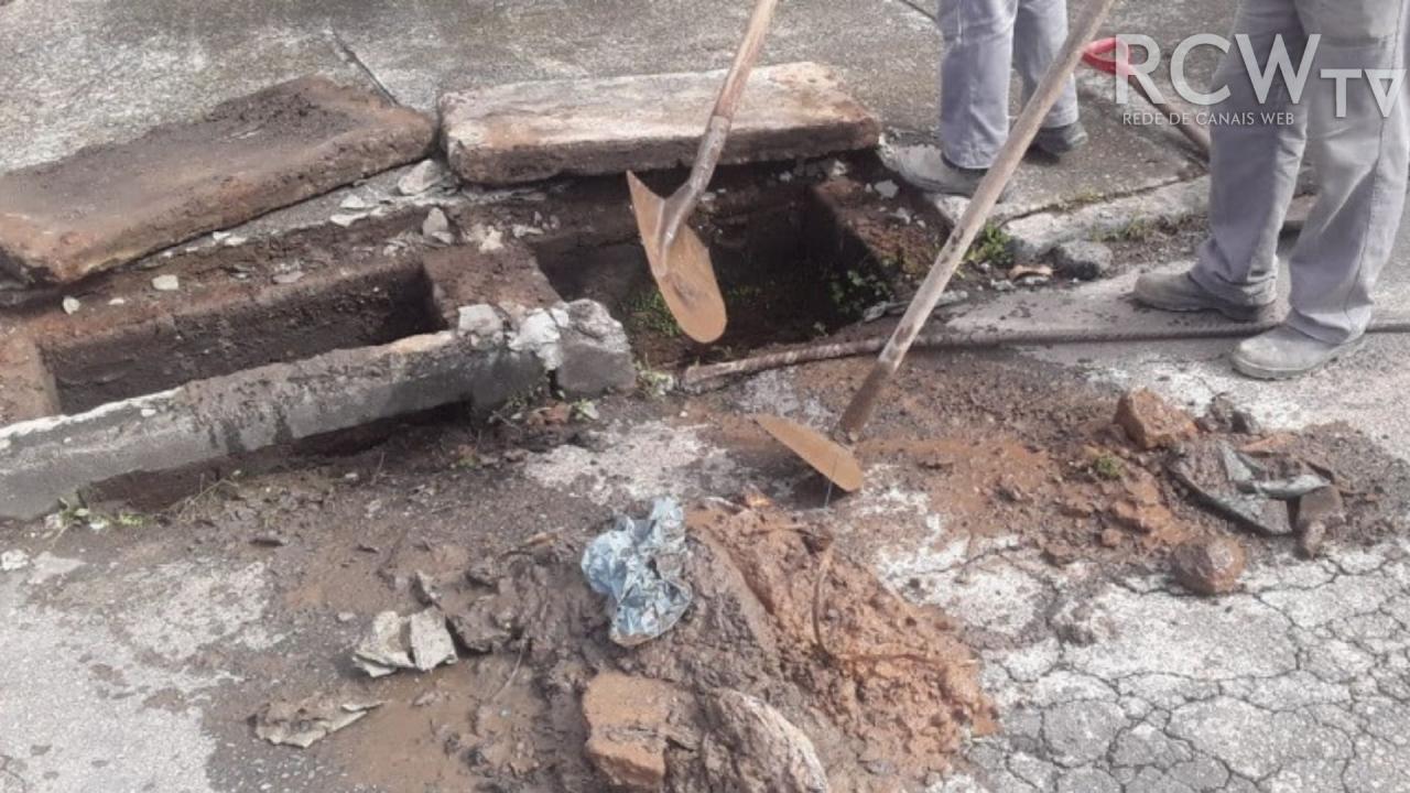 Programa Boniteza realiza correção de erosão no Bairu, reforma de calçada e de bocas de lobo no Centro