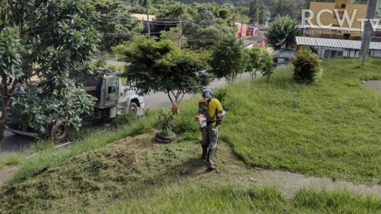 Programa Boniteza realiza zeladoria em três praças da cidade