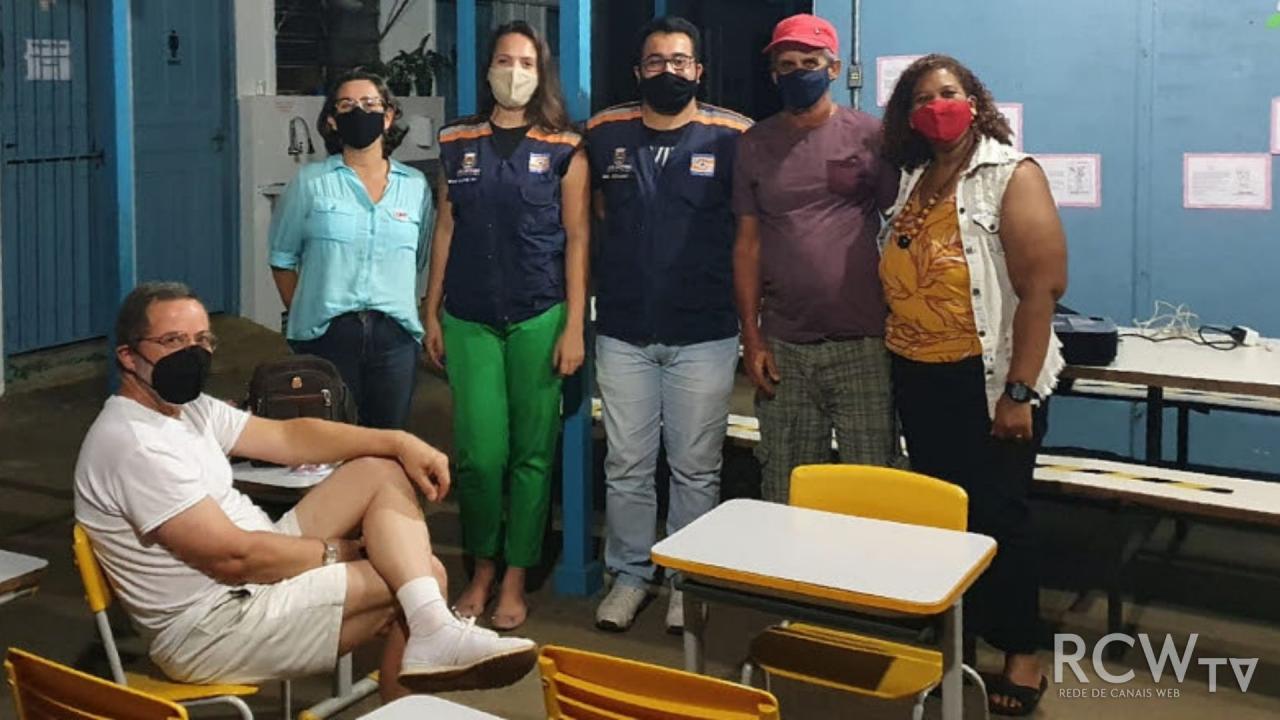 Voluntários do Nupdec de Graminha recebem capacitação sobre pluviômetros