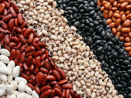 8 alimentos que provocam gases e que você não deve comer fora de casa