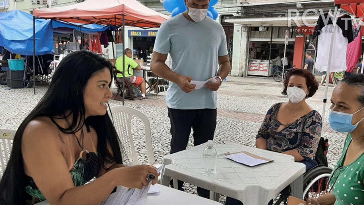 Banca informativa da SEDH divulga direitos da pessoa autista na Praça da Estação nesta sexta