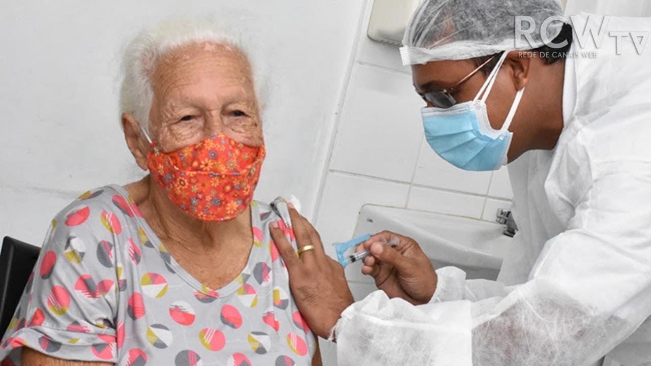 Com vacinação da quarta dose para 70 anos ou mais, confira o calendário de imunização contra a Covid-19 nesta segunda-feira, 18