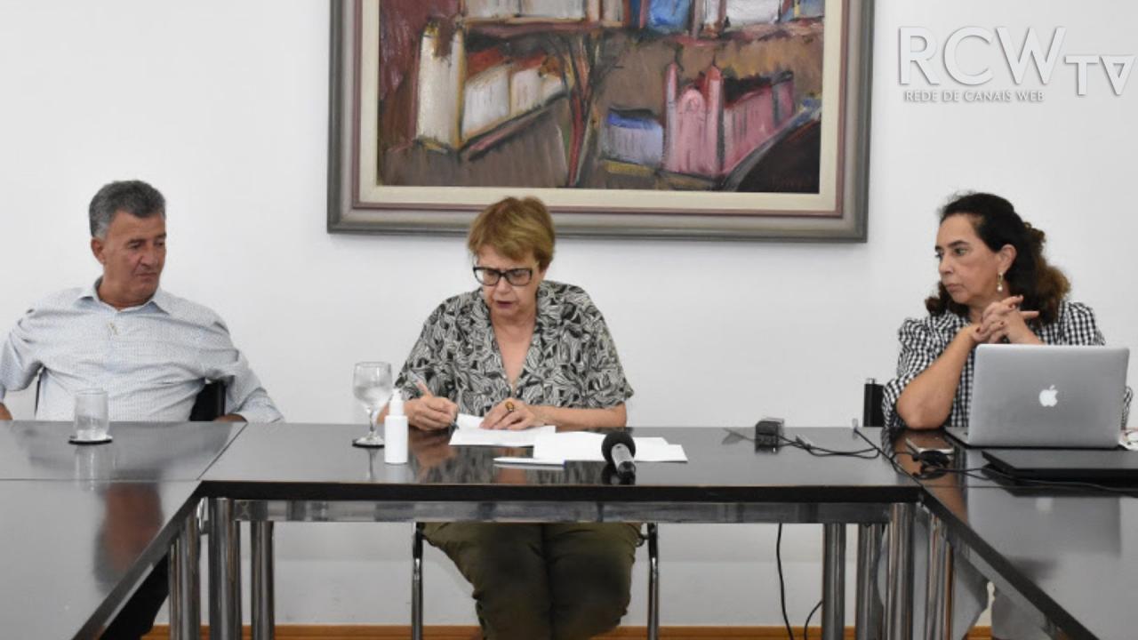 Prefeita reafirma política com mais frágeis ao sancionar Lei dos benefícios eventuais