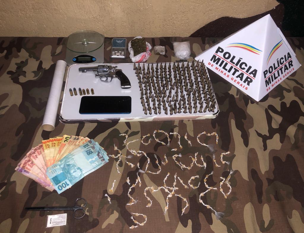 Um jovem foi preso em Santa Efigência por tráfico de drogas durante Operação Incursão