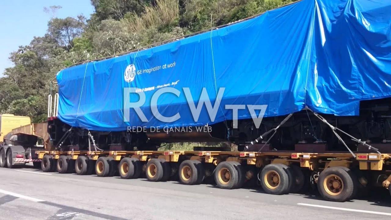 Carretas de grande porte interditam descida da serra de Petrópolis na madrugada de quarta para quinta