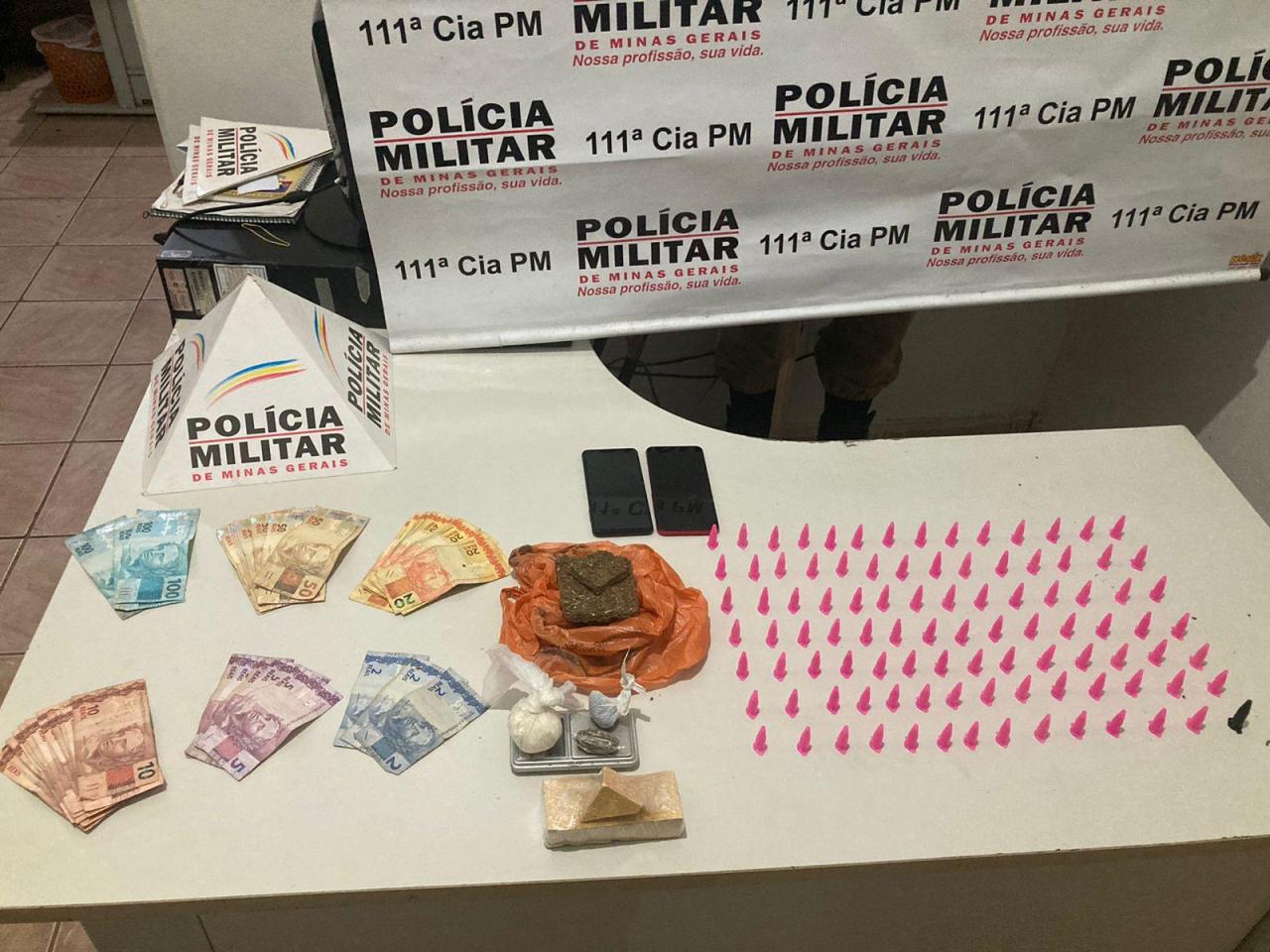 Irmão e irmã são presos por tráfico de drogas e associação para o tráfico em Visconde do Rio Branco