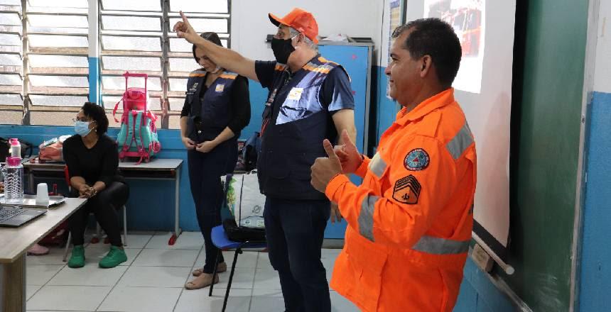 Defesa Civil e Corpo de Bombeiros realizam palestra em Graminha