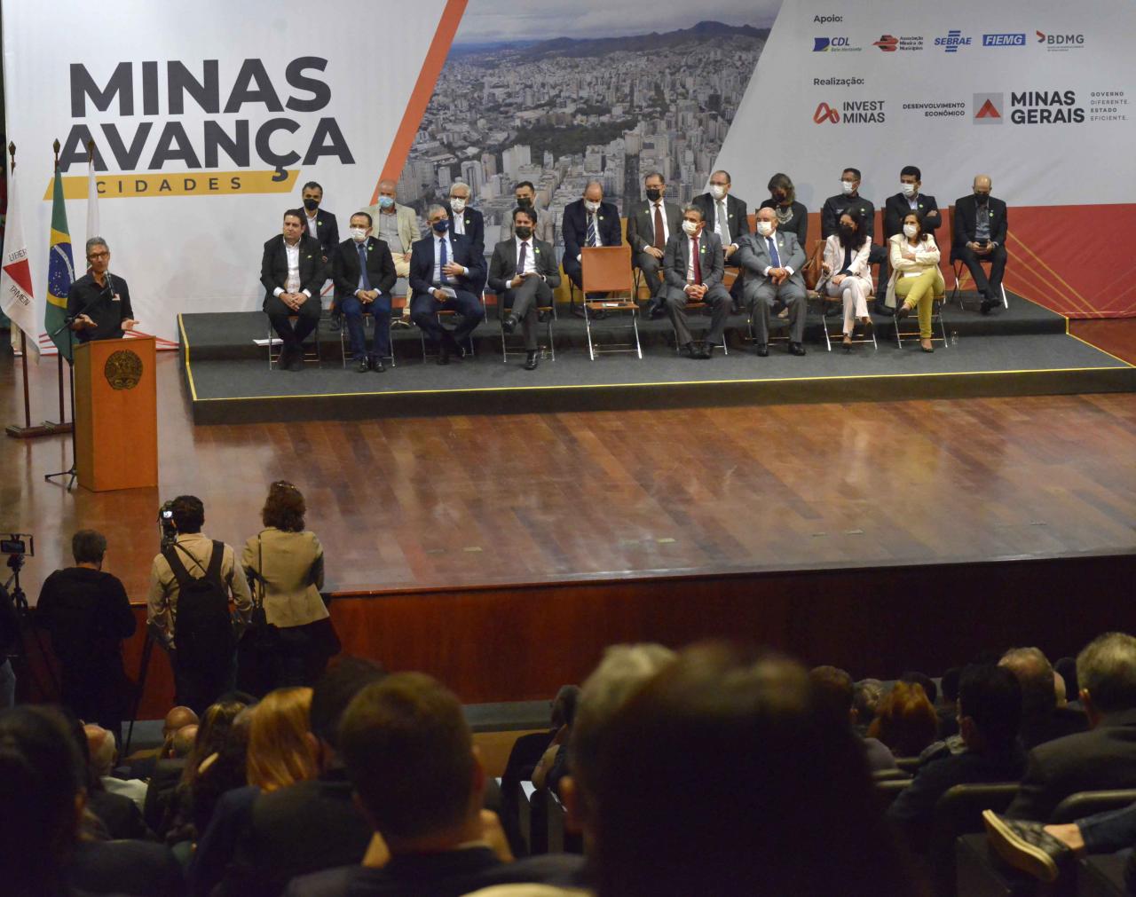 Governo de Minas lança linha de crédito de R$60 milhões para municípios realizarem regularização fundiária