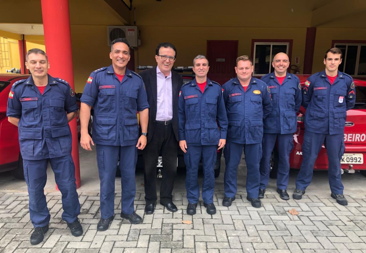 HÉLIO COSTA CONFIRMA ENTREGA DE CAMINHÃO TANQUE AOS BOMBEIROS DE SÃO JOSÉ EM JUNHO