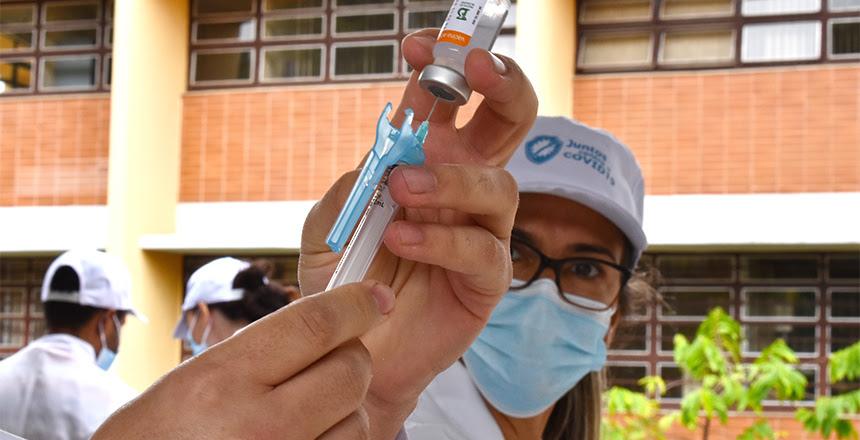 PJF realiza drive-thru de vacinação contra a Influenza na UFJF no sábado, 25