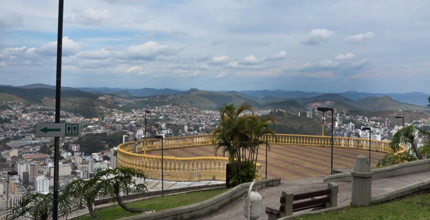 Prefeita destaca papel do turismo na retomada da atividade econômica em evento no Morro do Cristo
